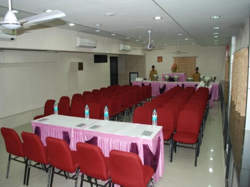 Hotel Rudra Regency Ахмедабад Екстериор снимка