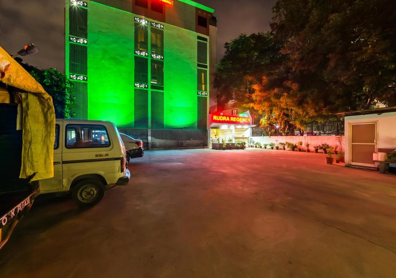 Hotel Rudra Regency Ахмедабад Екстериор снимка